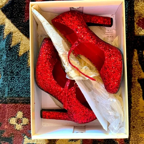 Dorthy heels size 6. Beautifully sparkly